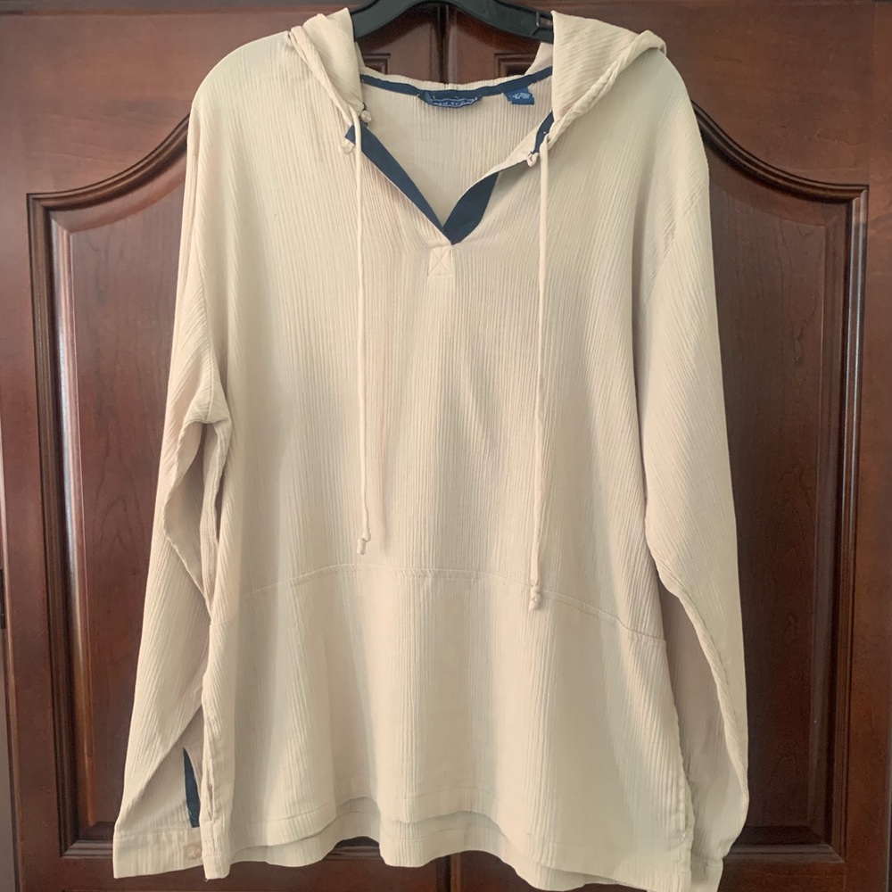 Very lightweight hoodie/shirt 😍🤩